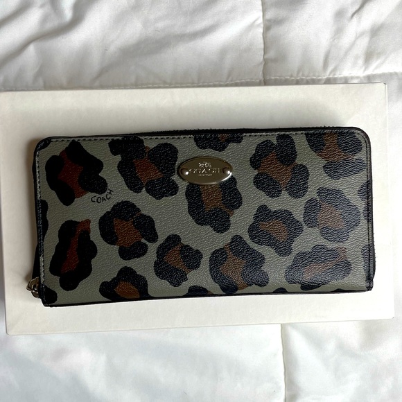 Coach Handbags - NWT Coach Wallet
